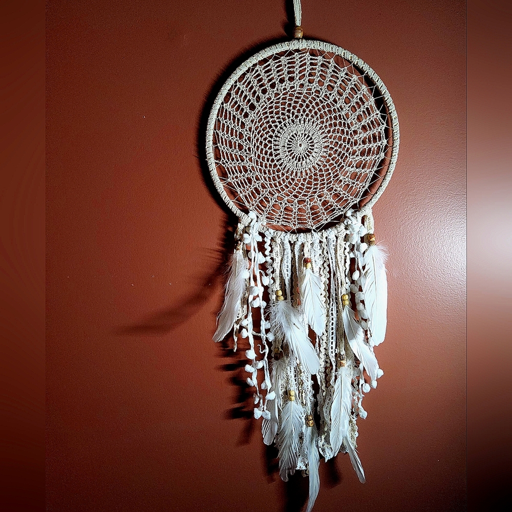 NWOT  Full, Beige and White Dreamcatcher; Handmade; Macramé